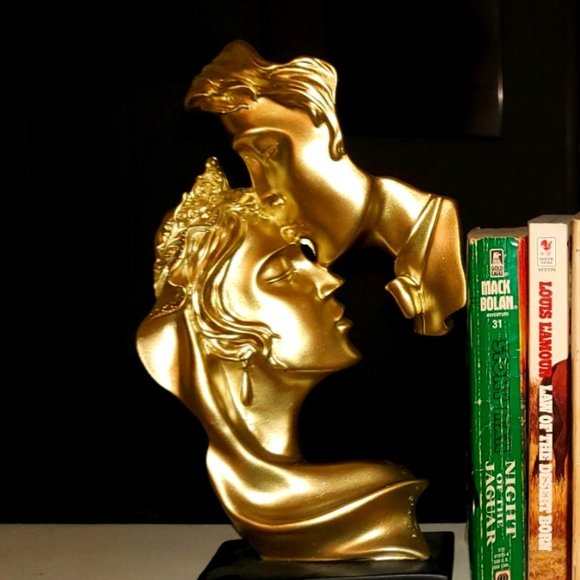💕Kissing Lovers Home Décor Decorative Gold Accents💕 - Picture 6 of 7